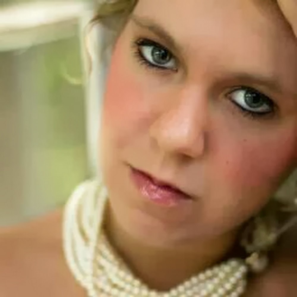 Meet your Posher, Laurel